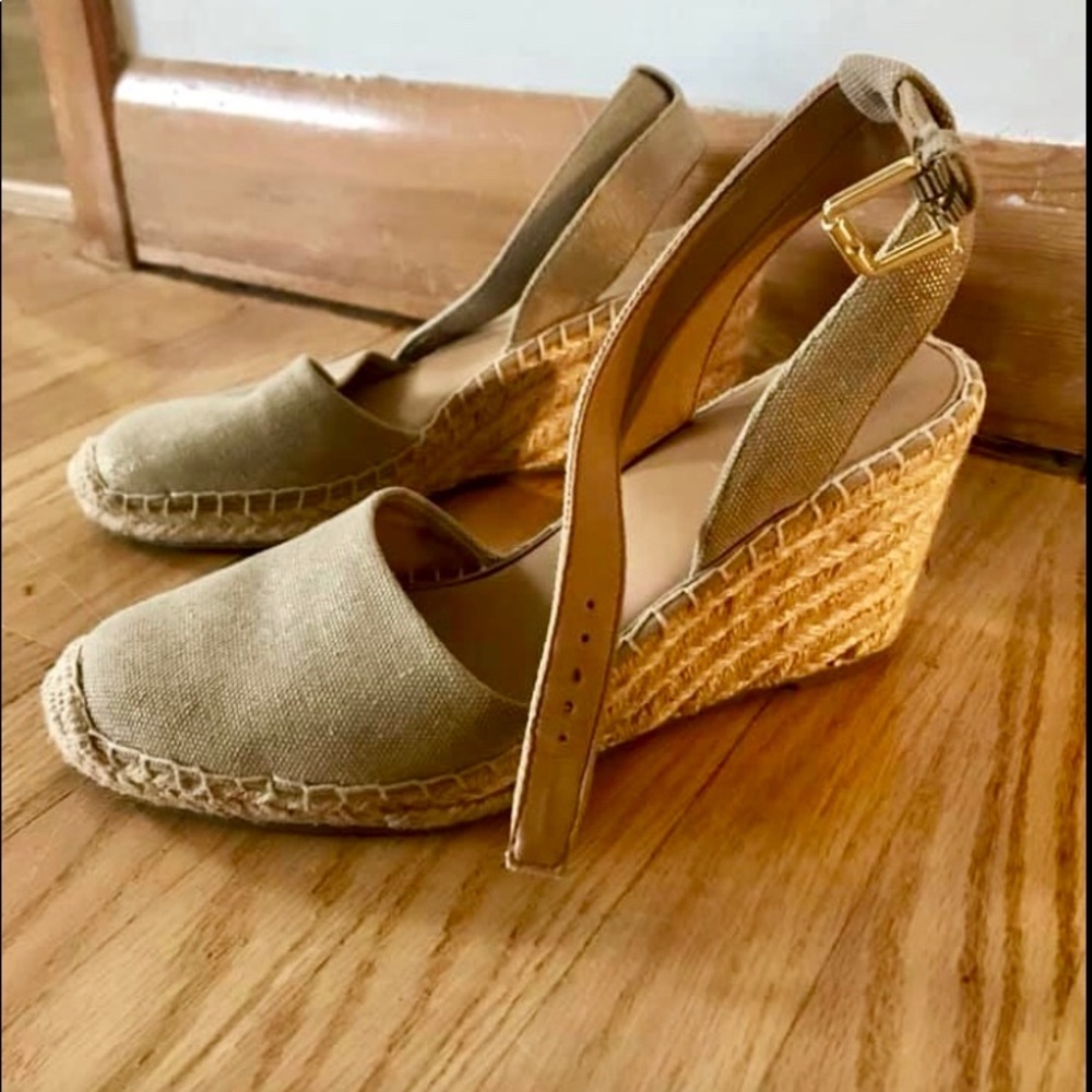 Tan / gold wedges